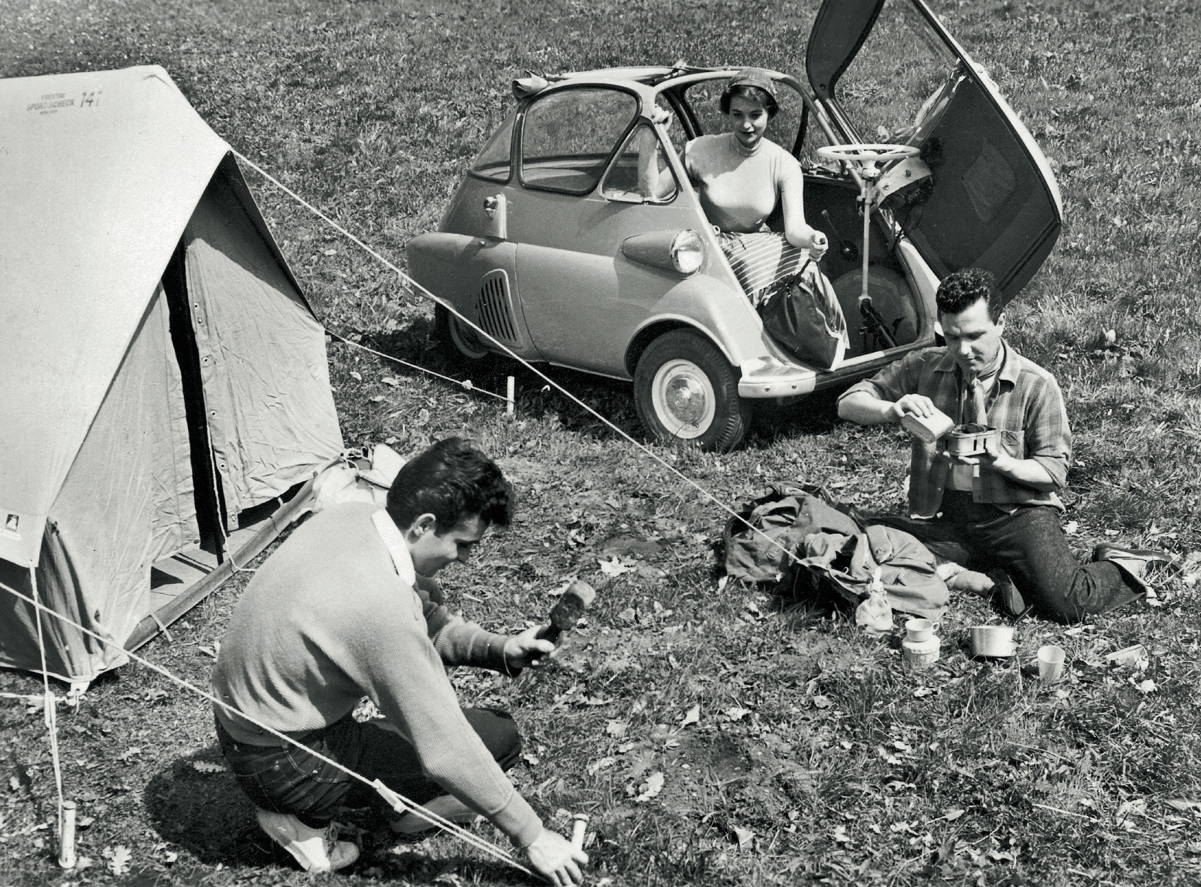 BMW Isetta camping