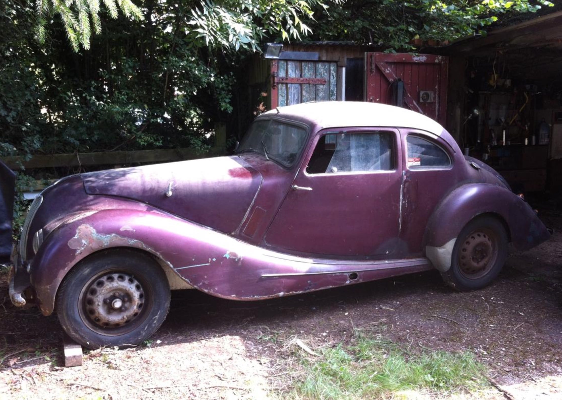 Looking for a head-turning project car? Check out this ‘garage find’ Bristol 400