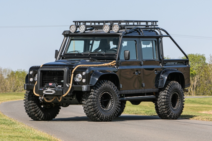 Land Rover Defender 110 SVX ‘Spectre