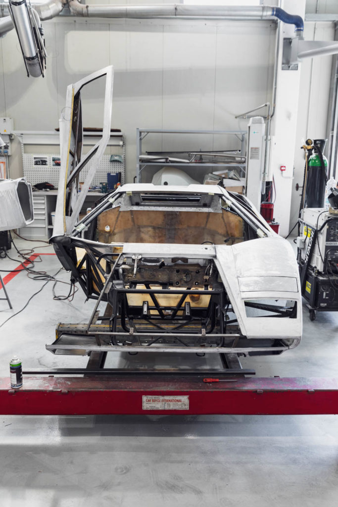 Lamborghini Countach LP400 restoration by Simon Kidston