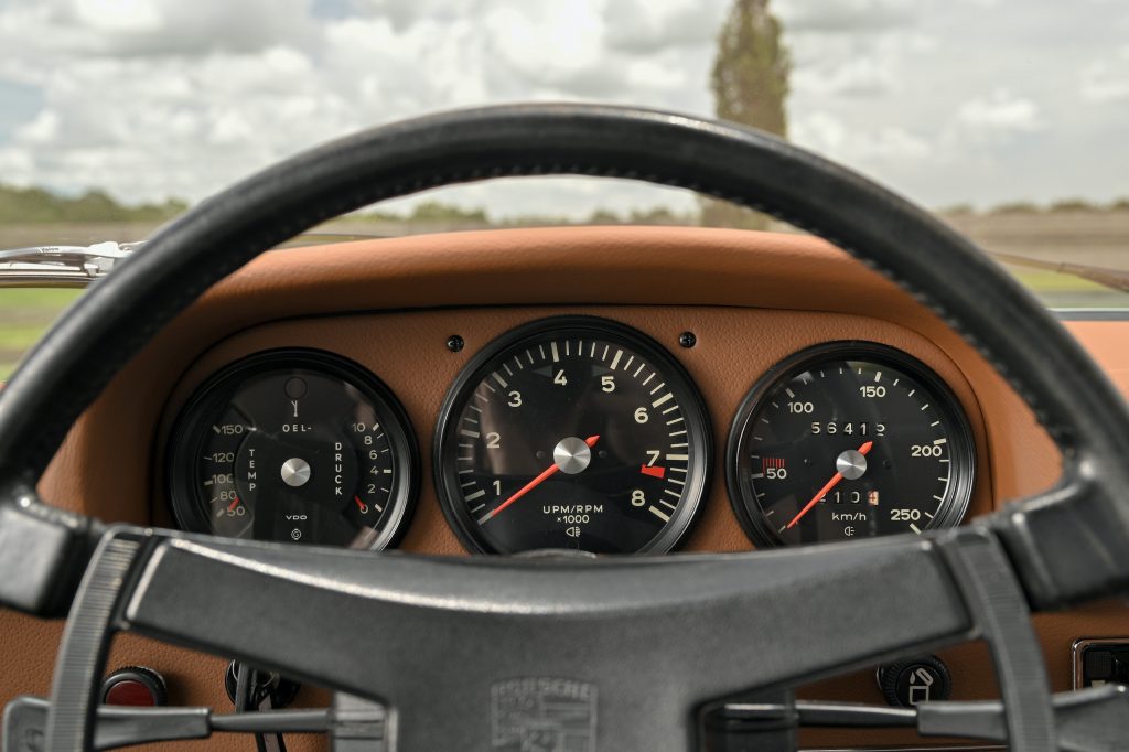 Porsche 916 rev counter and instruments_Hagerty