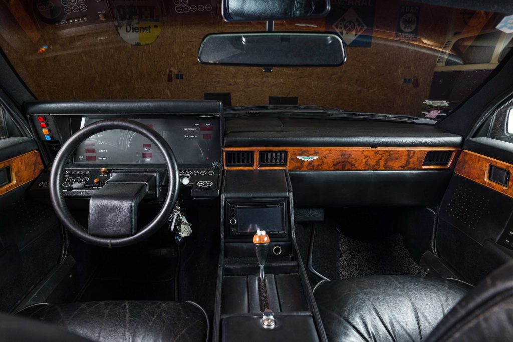 Cars that saved ASton Martin_Lagonda Series 2 interior