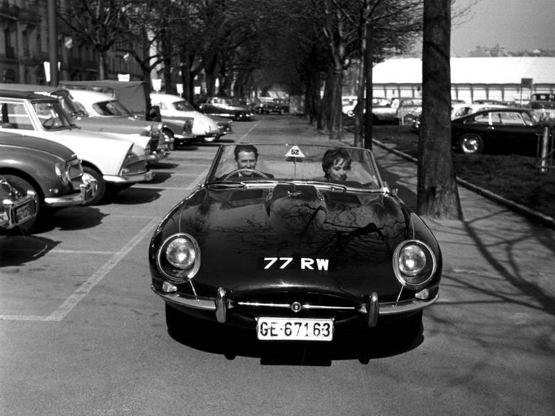 Jaguar E-Type driving