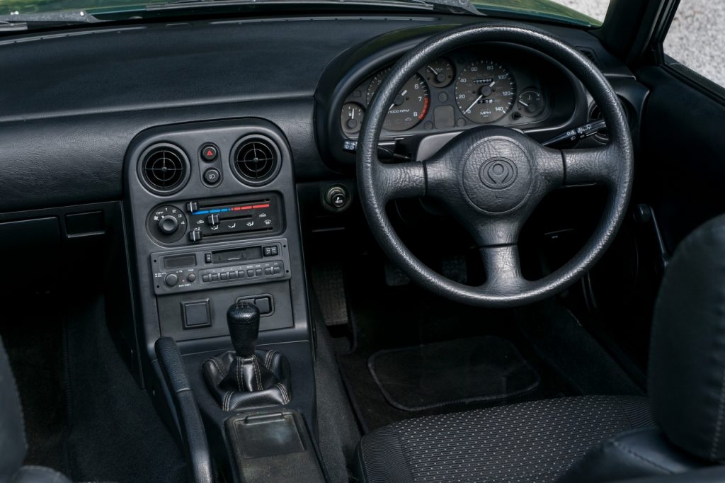 Mazda MX-5 MkI interior