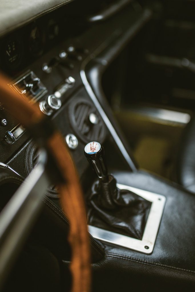 1967-Maserati-Ghibli-Coupe gearlever