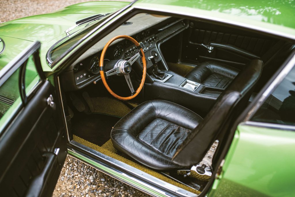 1967-Maserati-Ghibli-Coupe interior cabin