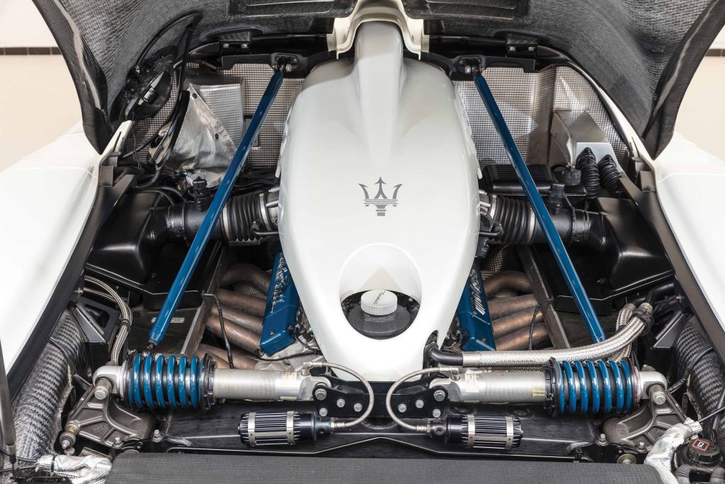 2005-Maserati-MC12 engine bay