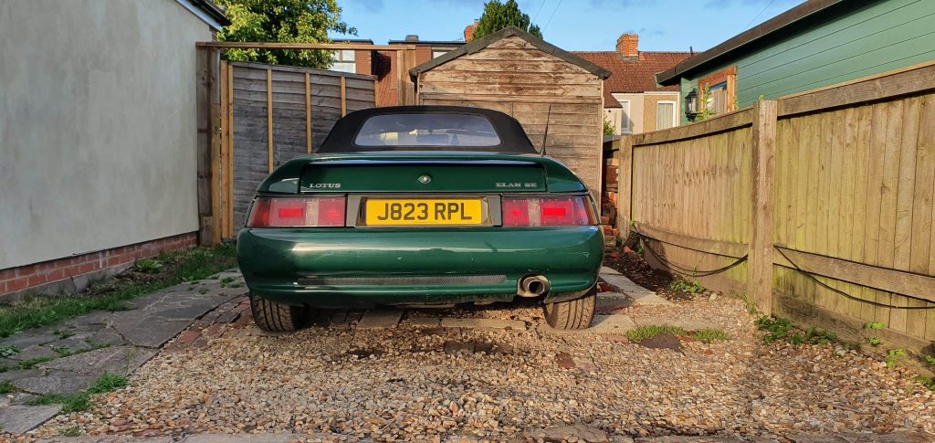 Lotus Elan M100 restoration project documented