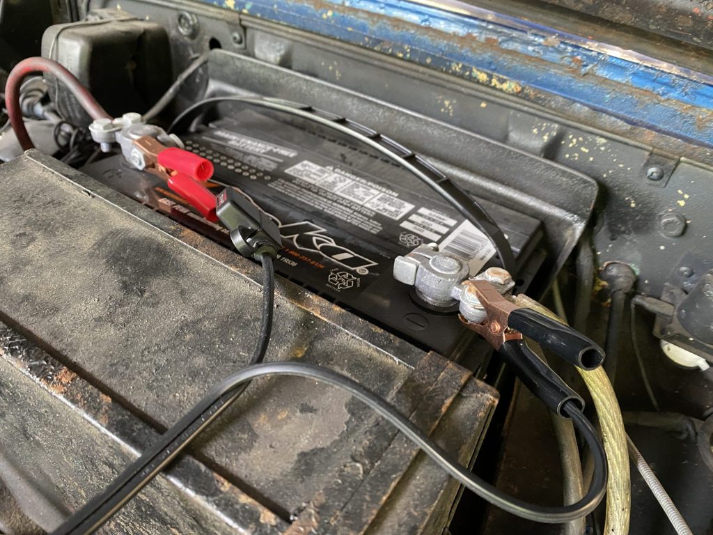 Avoid connecting a car battery incorrectly