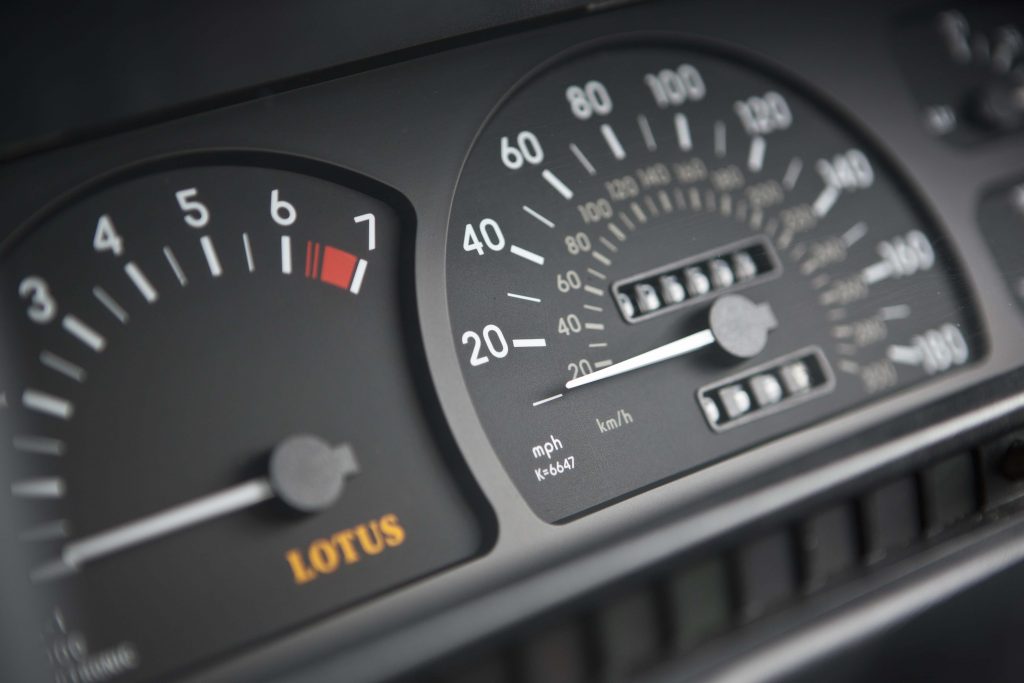 Lotus Carlton 180mph speedo