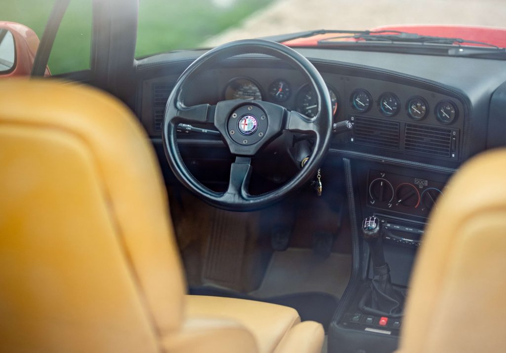 Alfa Romeo SZ interior