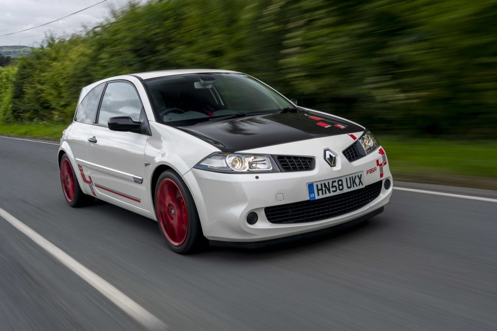 Renault Megane R26R vs Megane Trophy R