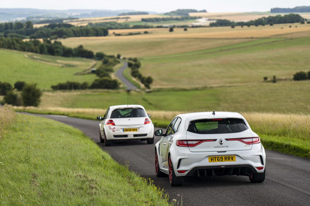 Renault Megane R26R vs Megane Trophy R