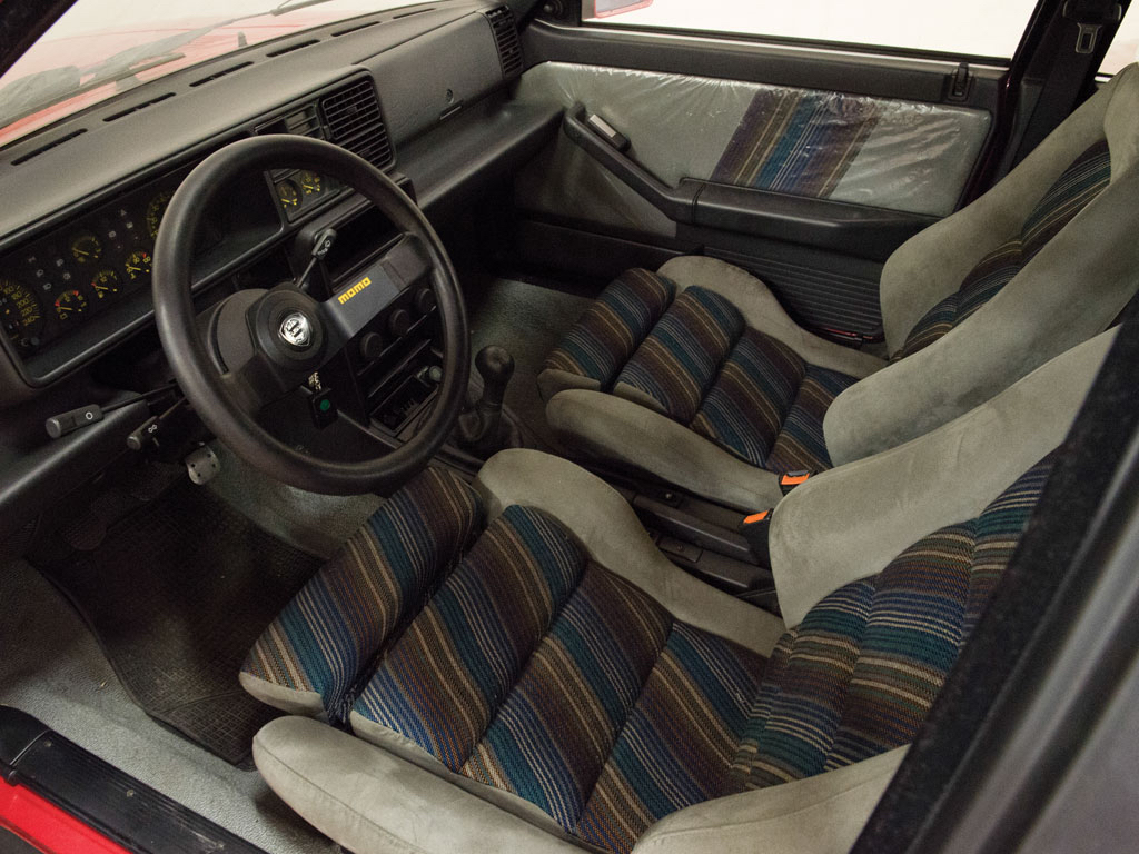 1988-Lancia-Delta-HF-Integrale interior