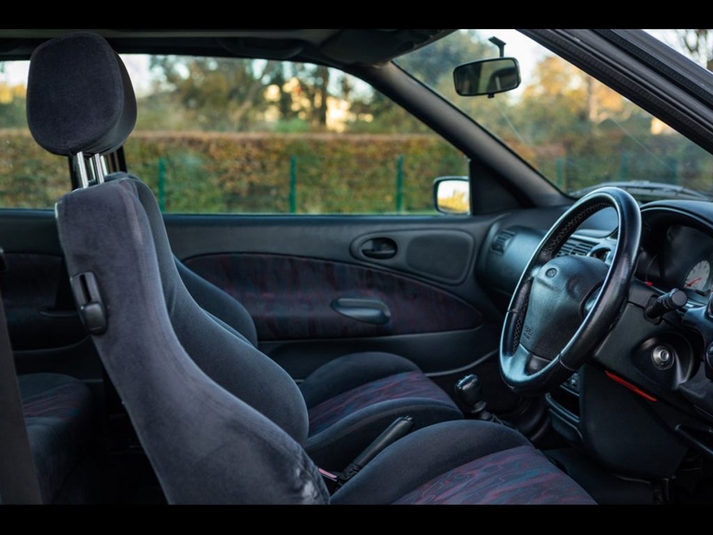 Ford Escort RS2000 4x4 interior