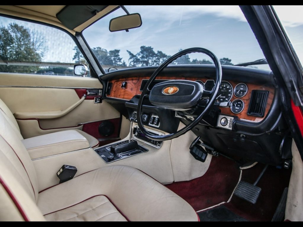 Jaguar XJ12 Coupe interio