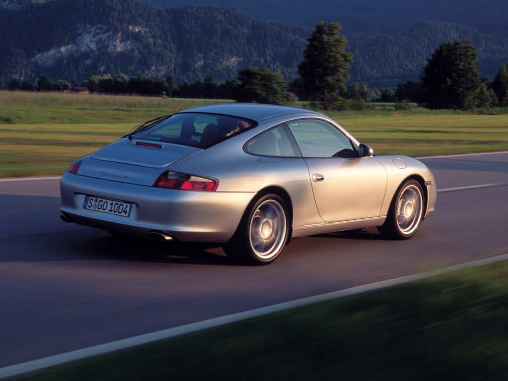 PORSCHE 911 Carrera 4 996