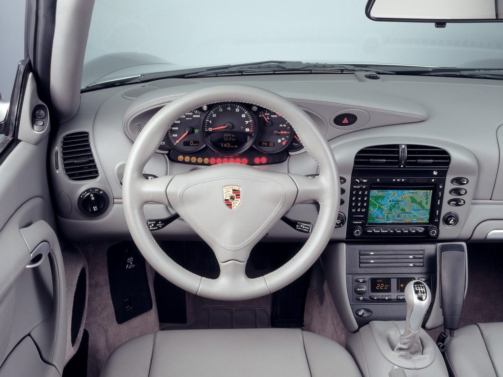 PORSCHE 911 Carrera 4 996 interior