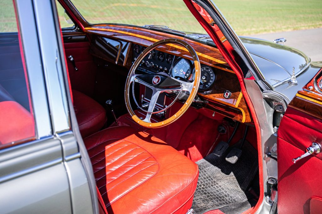 1961 Jaguar Mk II 3.8 interior