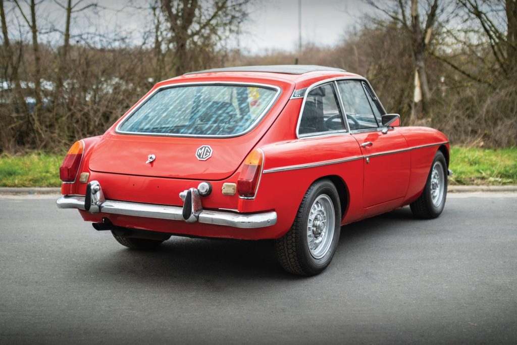 MGB GT compared with MGB Roadster_Buying Guide