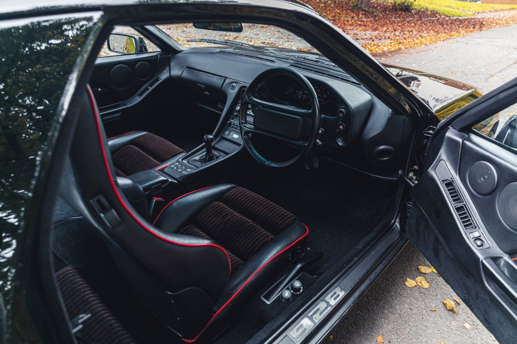 1988 Porsche 928 SE interior