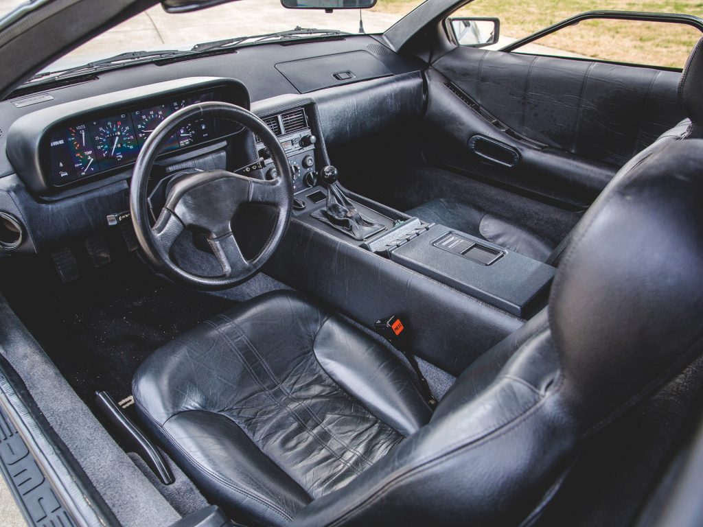 DMC DeLorean 12 interior