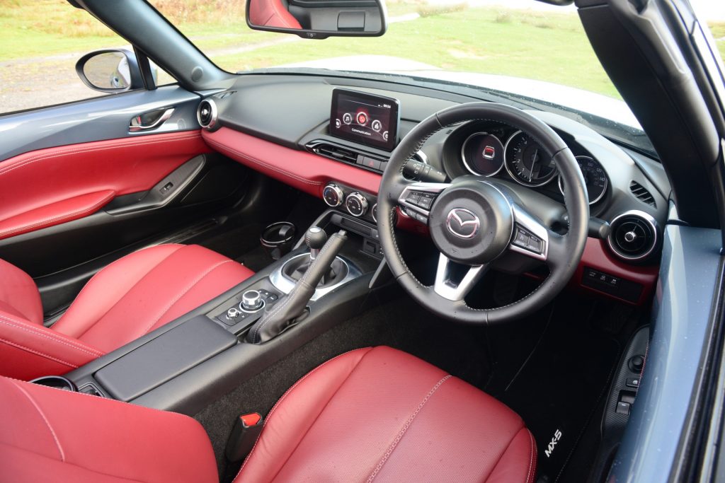 Mazda MX-5 R-Sport Mk4 interior