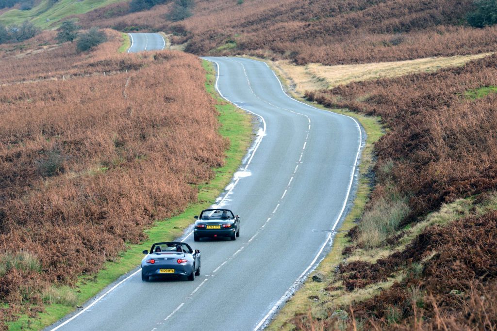 Mazda MX-5 1.8i Mk1 vs MX-5 R-Sport Mk4