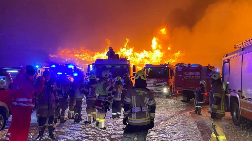 Top Mountain museum fire crews