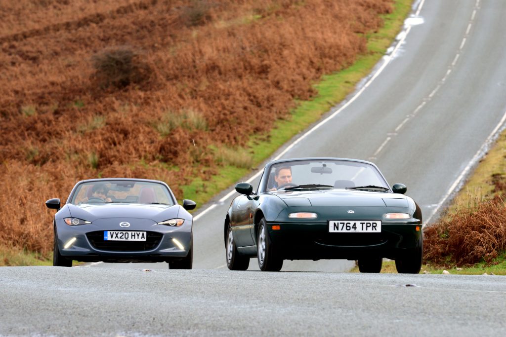 Mazda MX-5 1.8i Mk1 vs MX-5 R-Sport Mk4