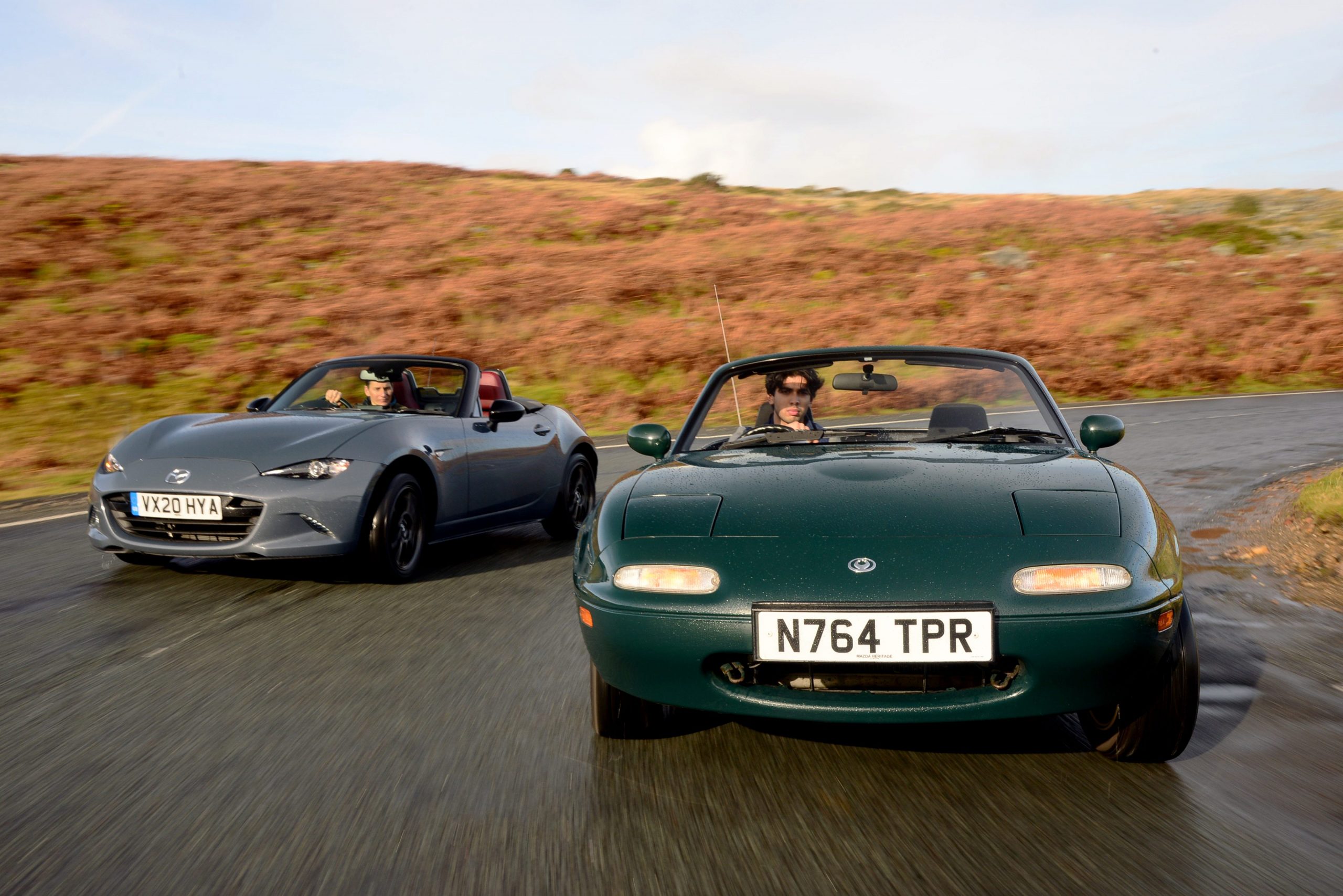 Retro Rewind: Mazda MX-5 1.8i vs MX-5 R-Sport