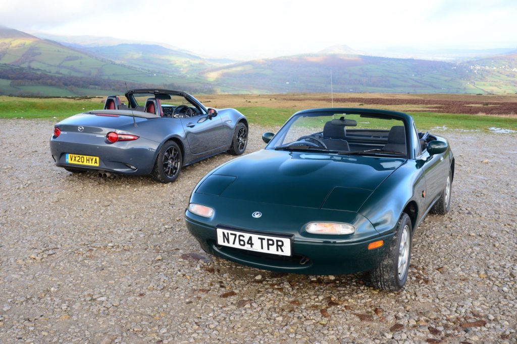 Mazda MX-5 Mk1 vs MX-5 Mk4