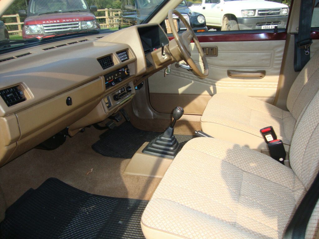 Datsun Sunny interior