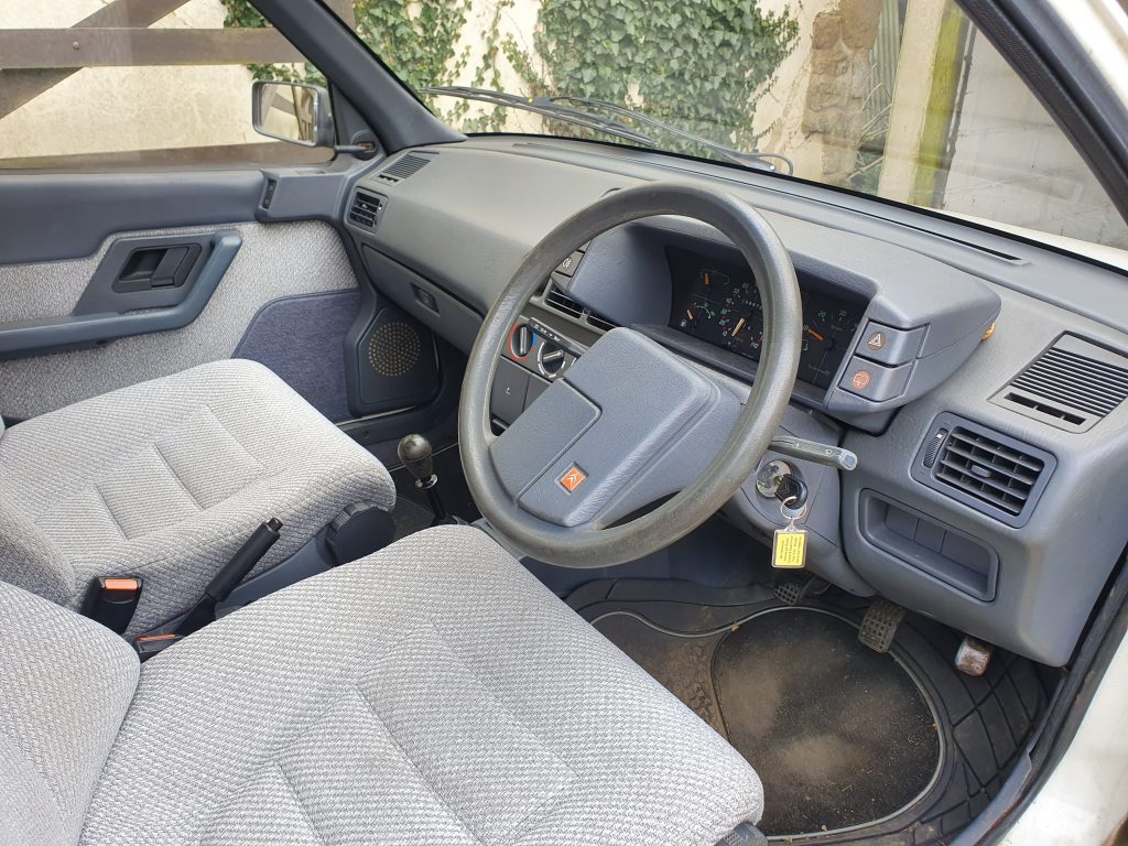 Our Classics: 1989 Citroën BX_interior shot