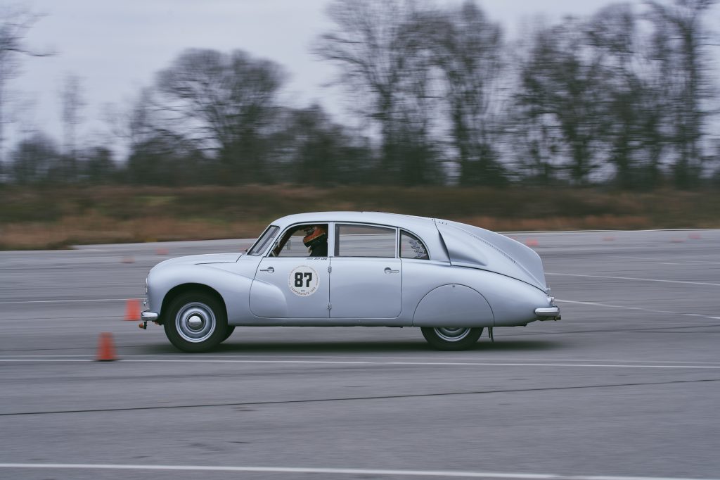 Tatra T87