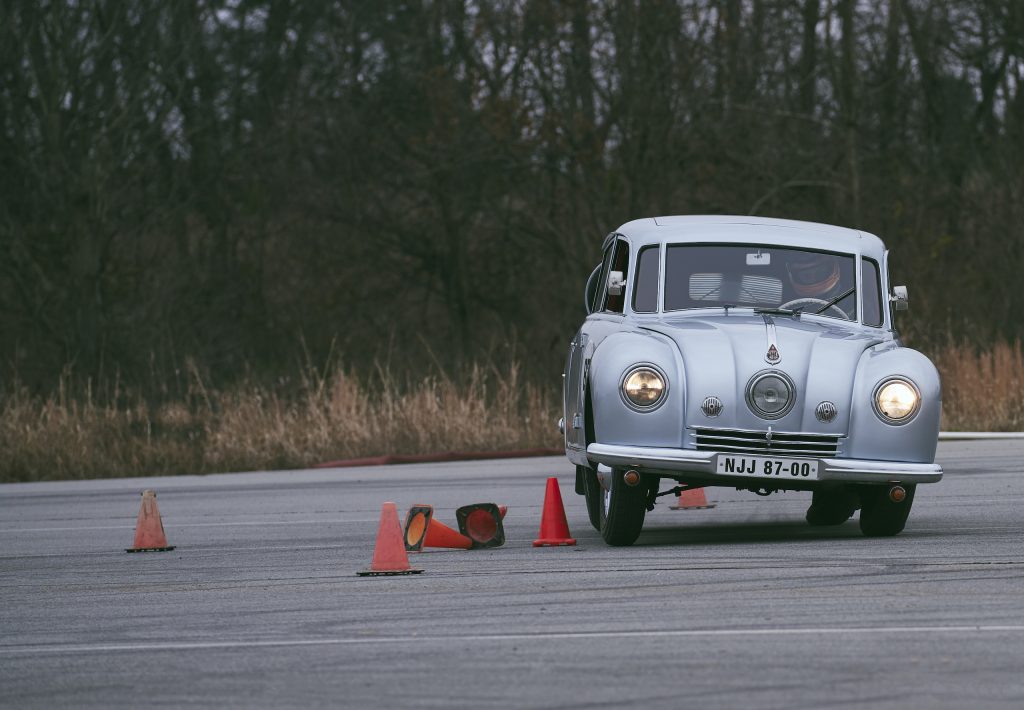 Tatra T87