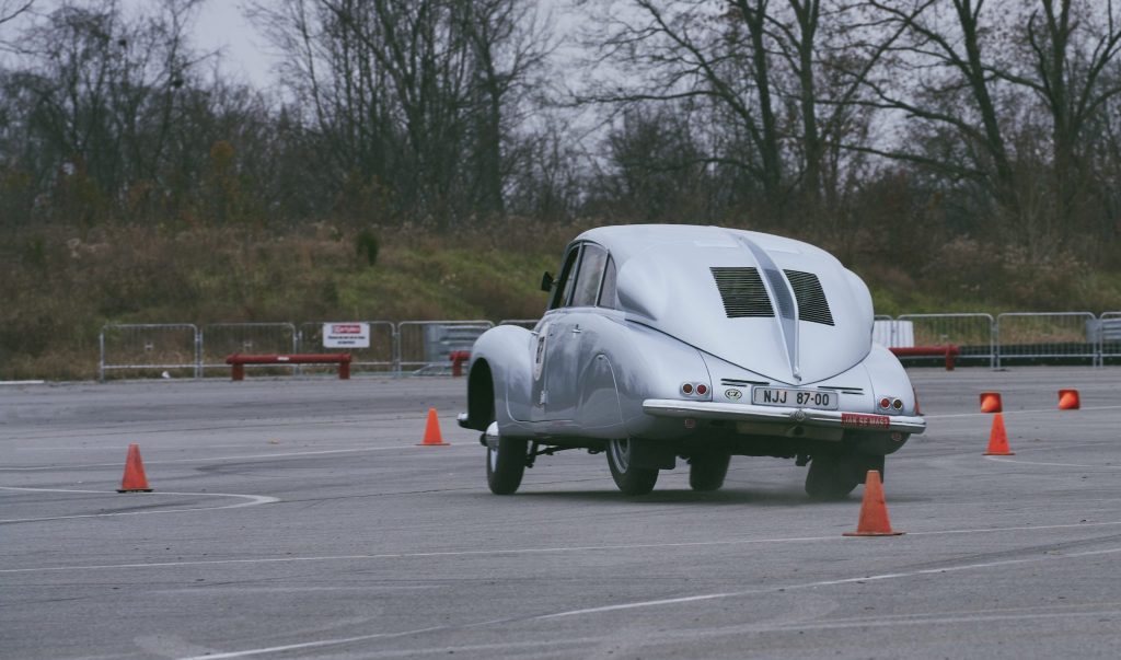 Tatra T87