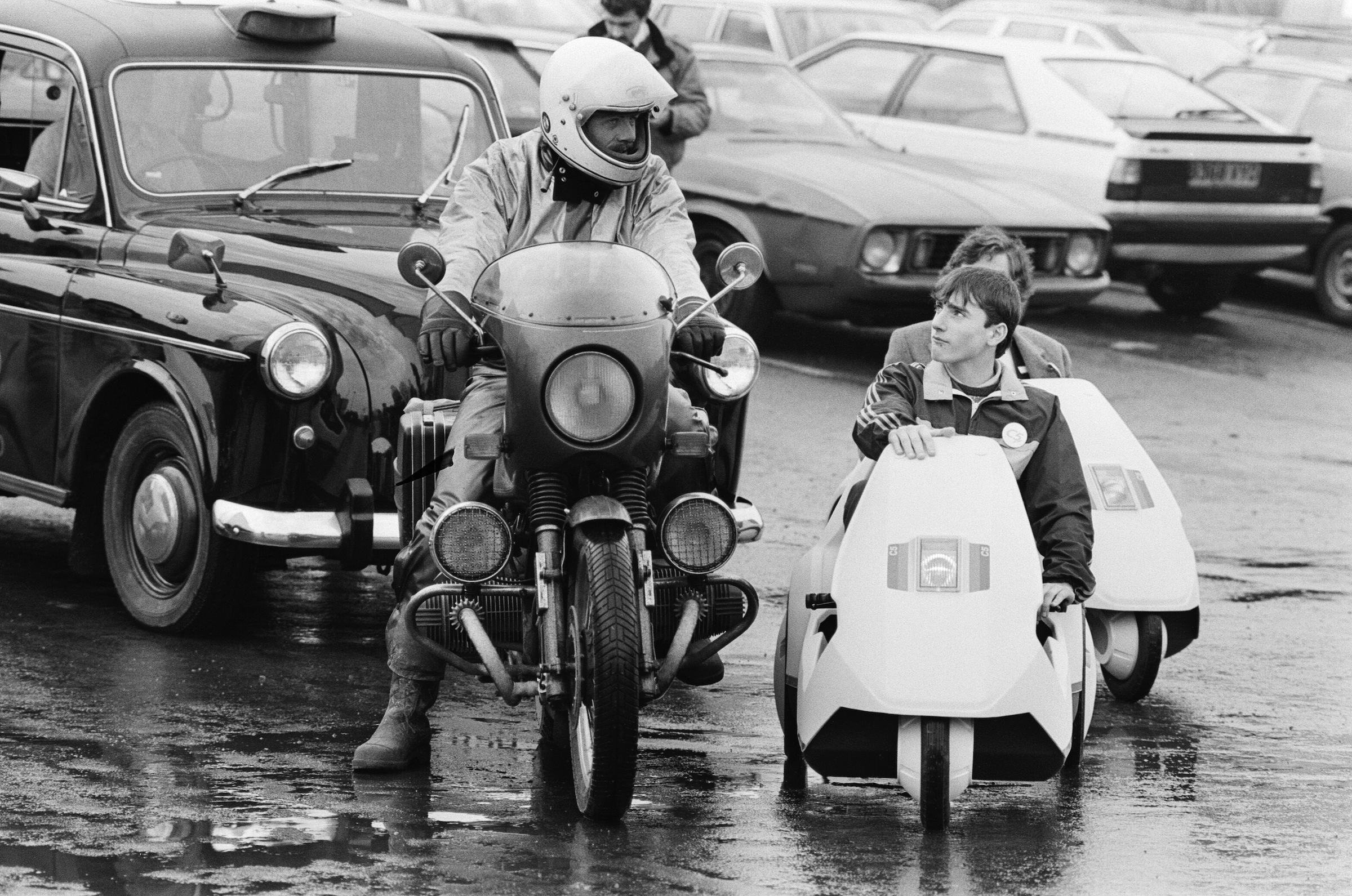 Freeze Frame: The Sinclair C5 experiment fails