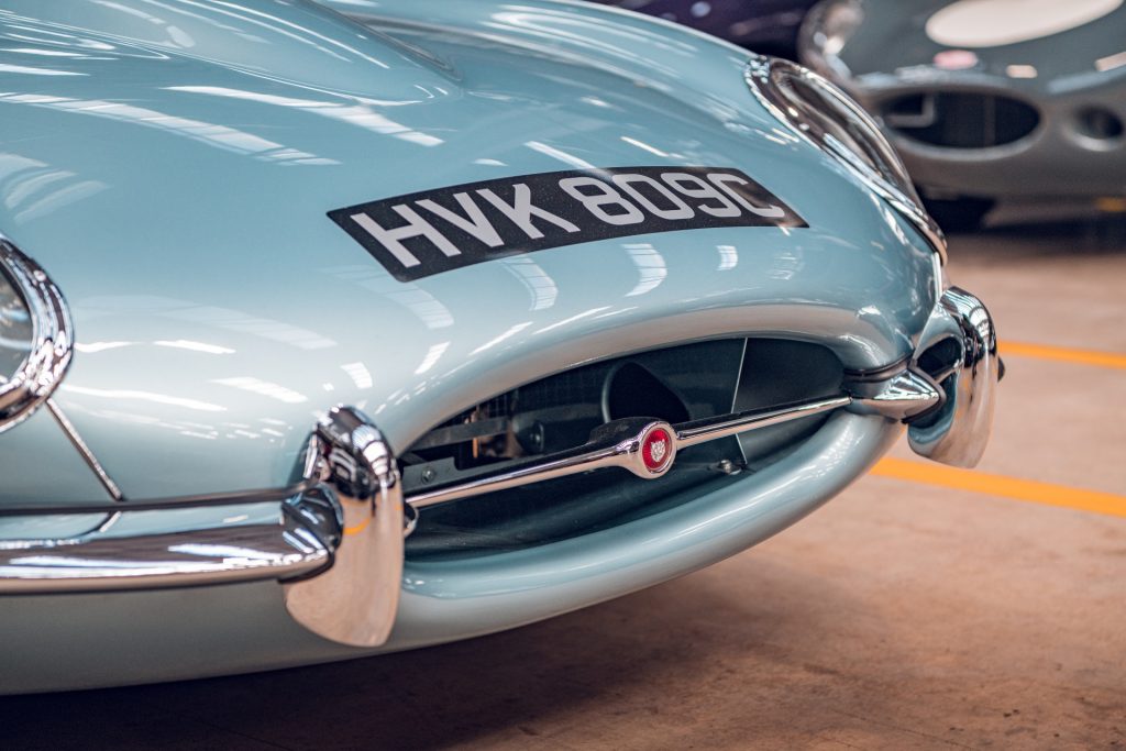 Jaguar E-Type Series 1 grille