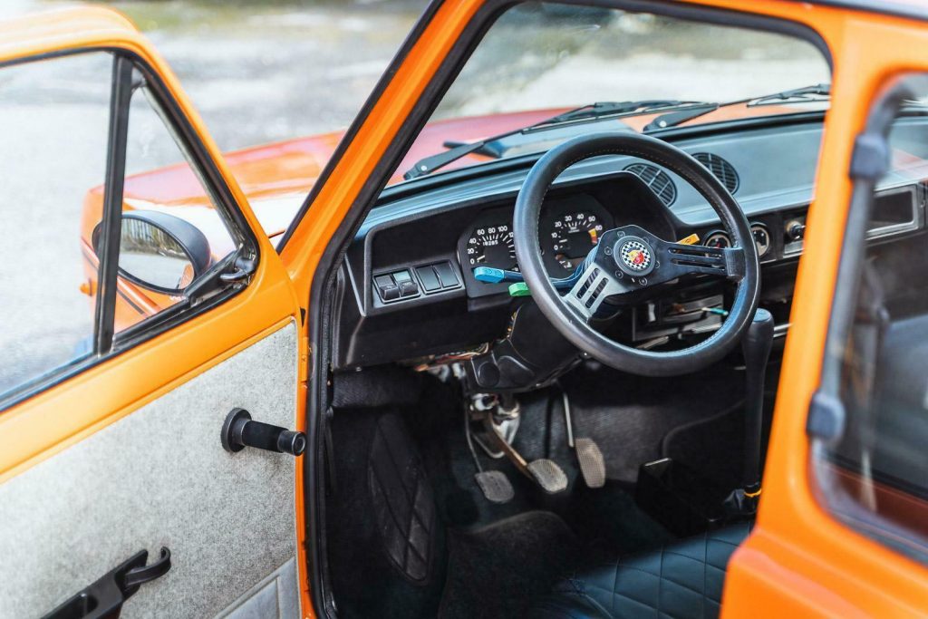 Fiat 127 Sport replica interior