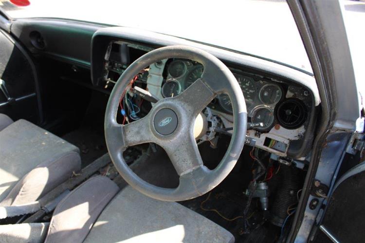 Ford Capri 2.8i interior