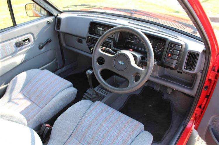 Ford Fiesta XR2 interior