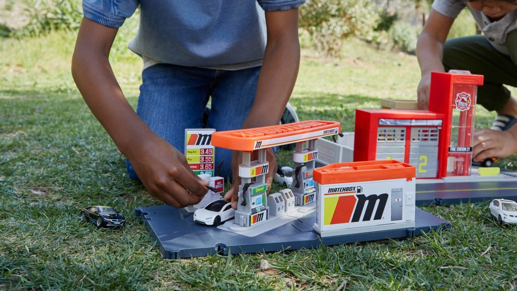 Matchbox filling station playset with EV chargers