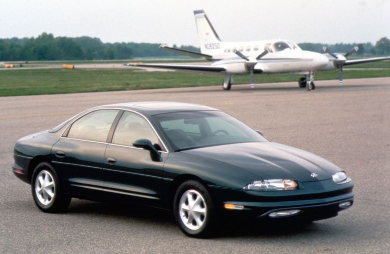 11 cars with daring design_Oldsmobile Aurora