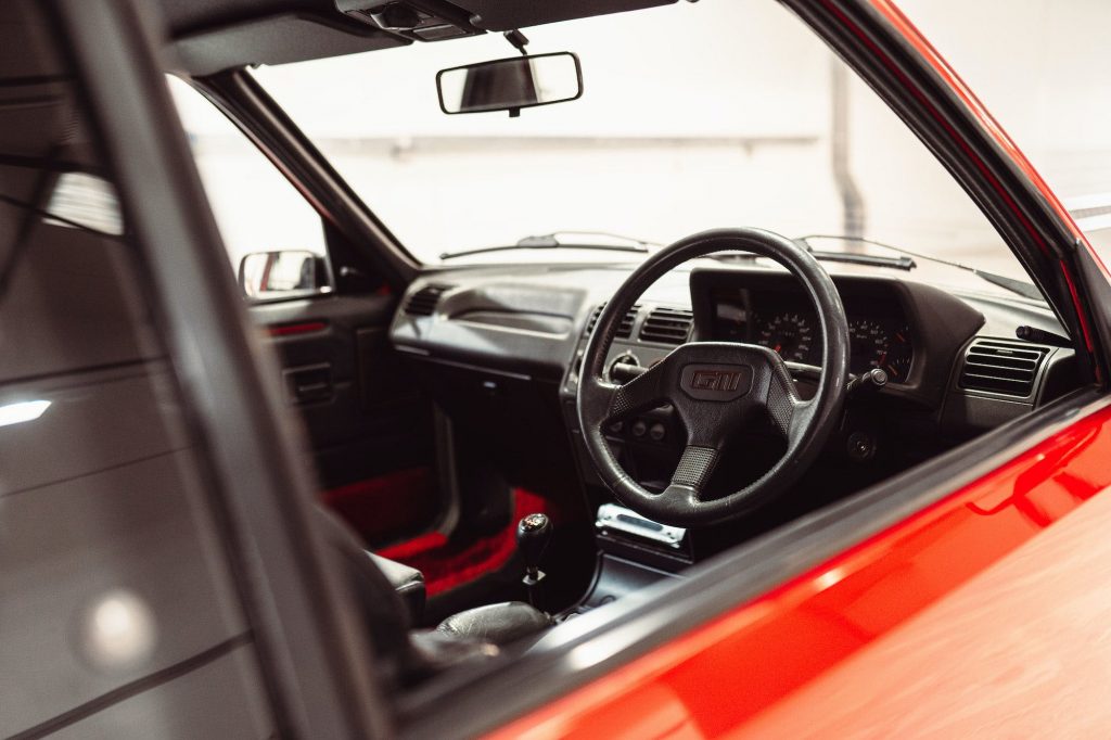 Peugeot 205 GTI interior