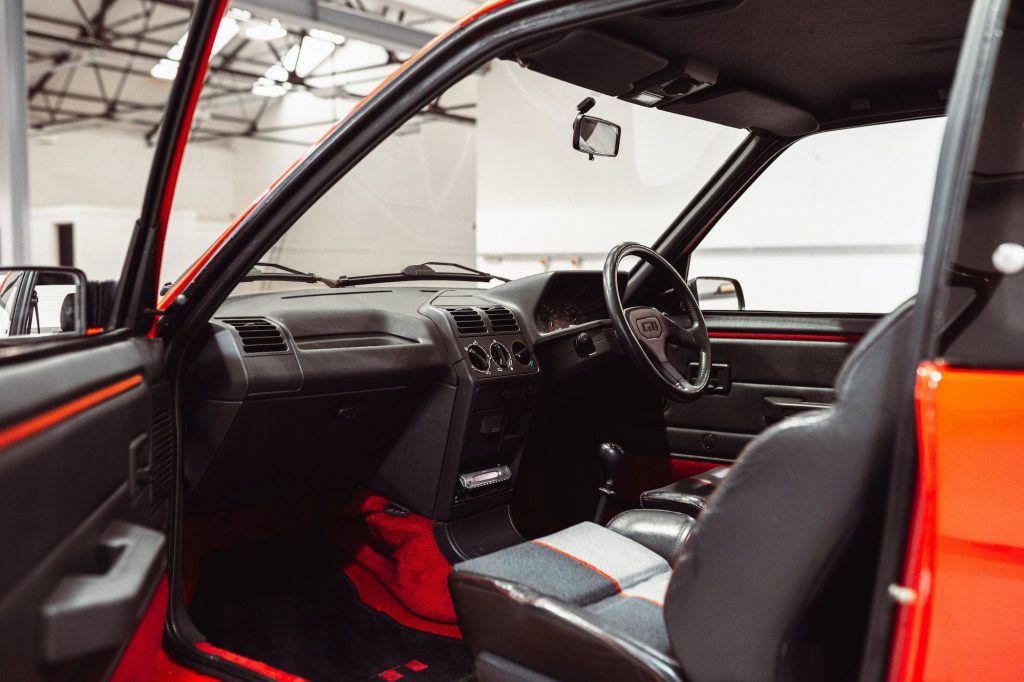 Peugeot 205 GTI cabin