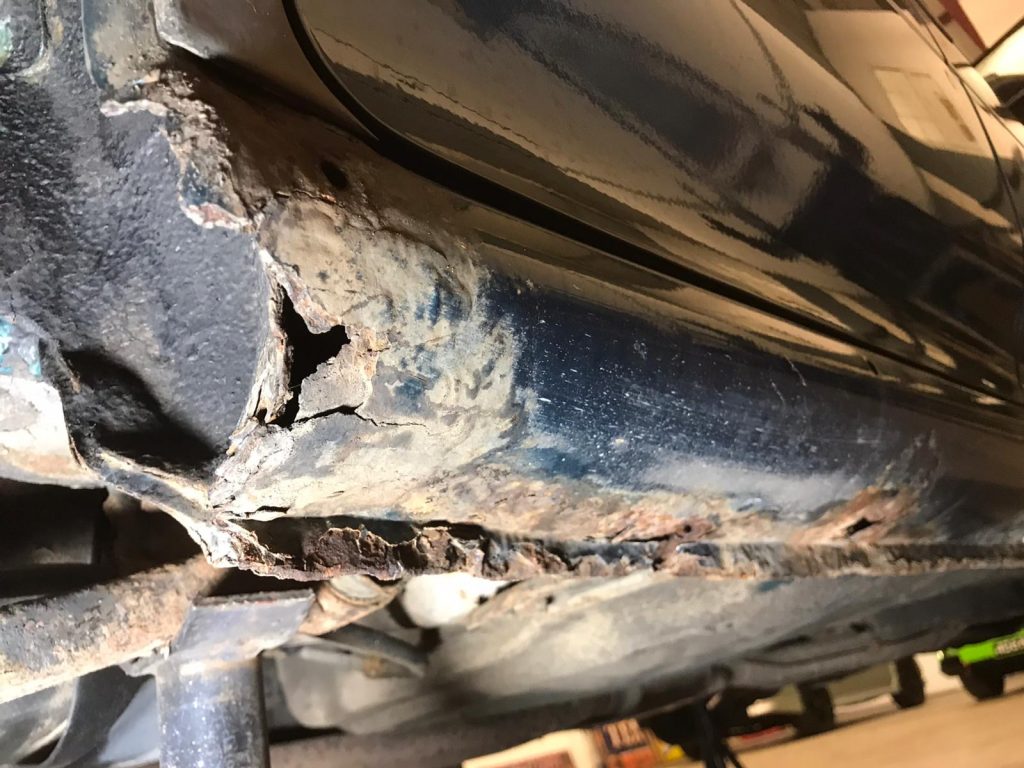 Subaru Impreza Turbo rust under sills