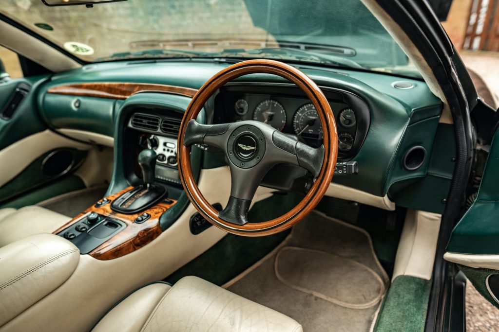 Aston Martin DB7 i6 interior