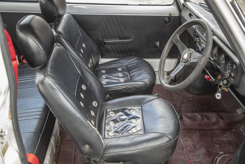 Subaru R-2 Sporty Deluxe interior