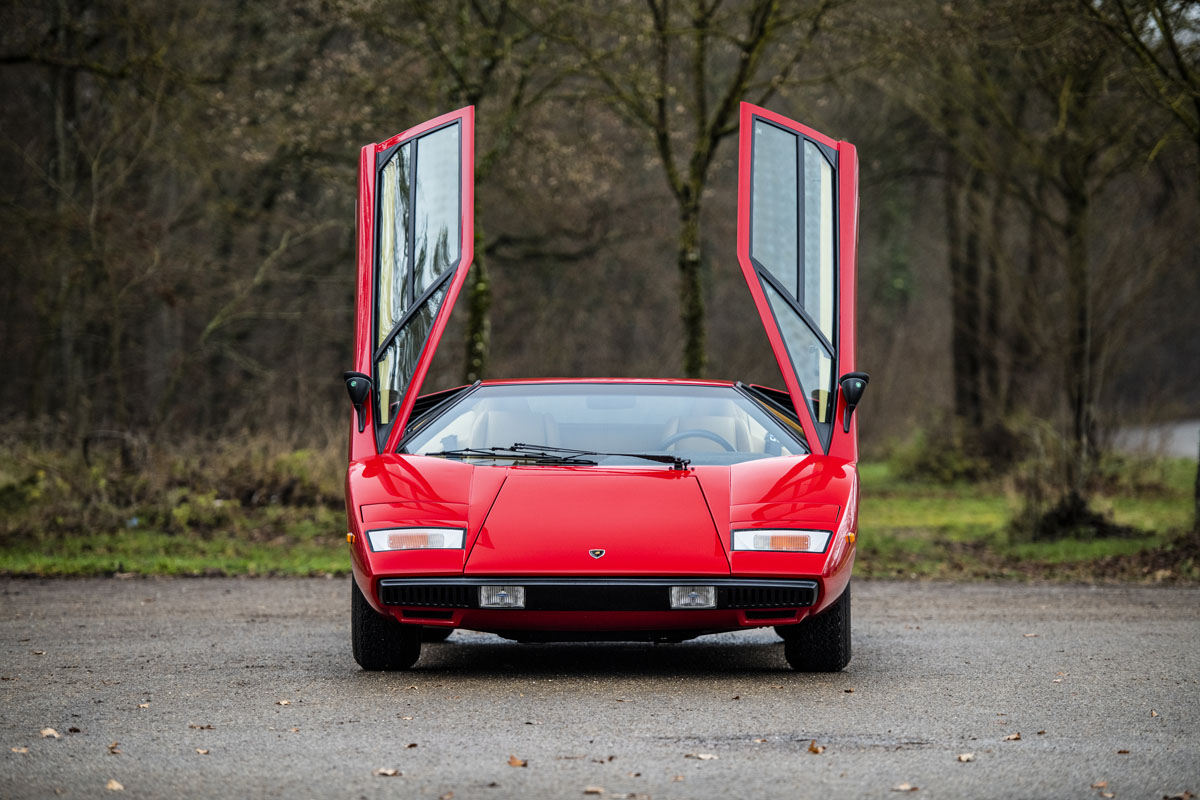 Lamborghini Countach LP400 scissor doors